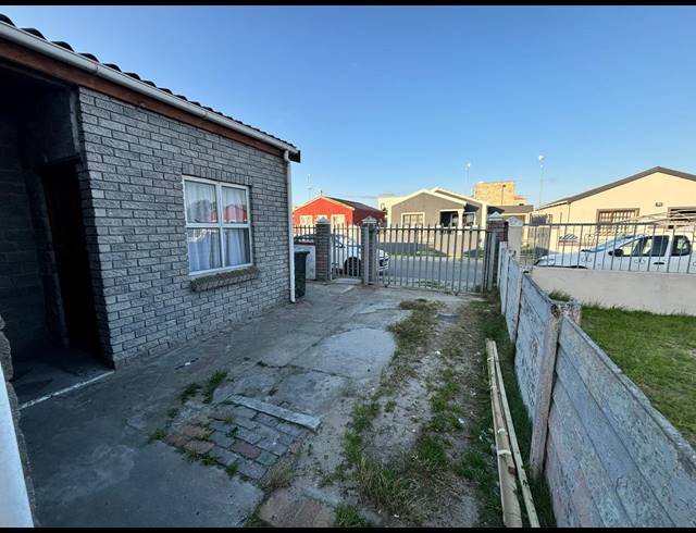 2 BEDROOM FREEHOLD FOR SALE IN PHILIPPI